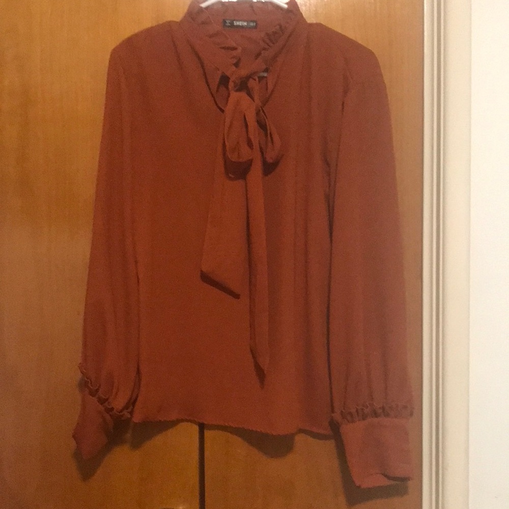 NWOT-Tie neck and ruffles blouse